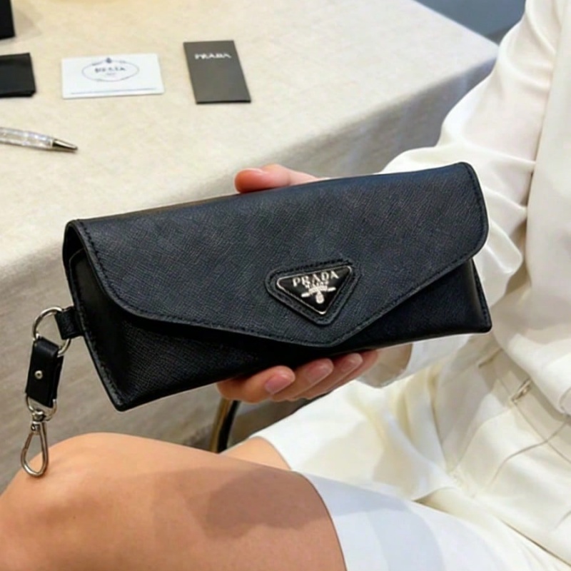 Estuche para Gafas Prada de Cu - Luxury Bags Consignment reseña y precio