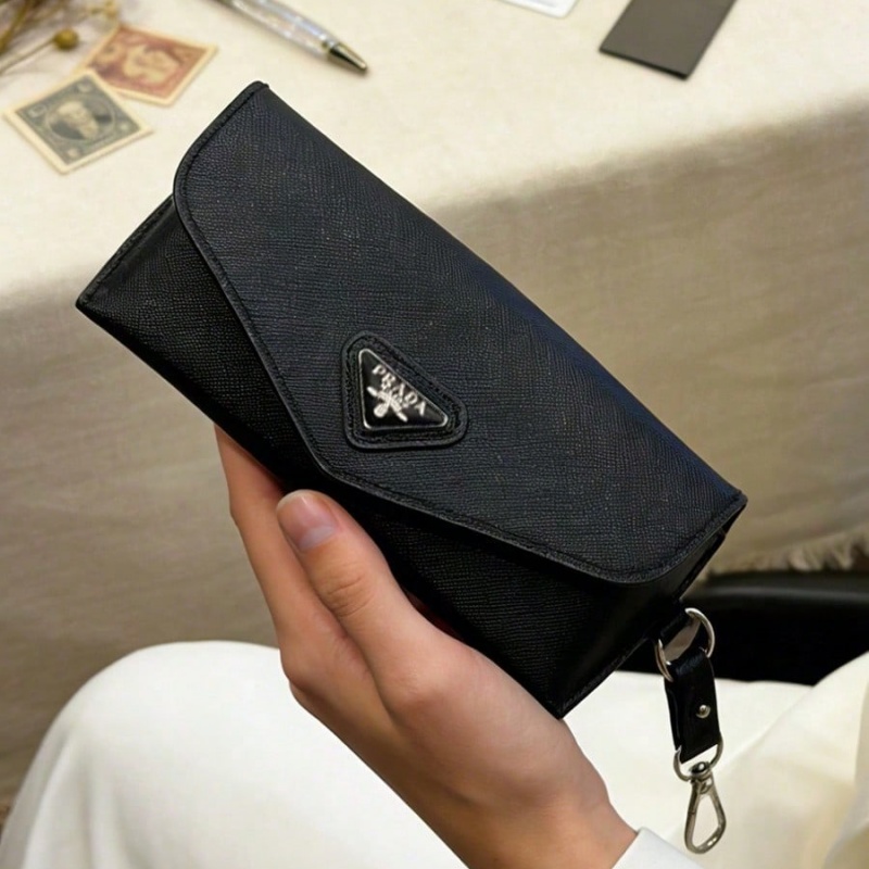 Estuche para Gafas Prada de Cu - Luxury Bags Consignment reseña y precio